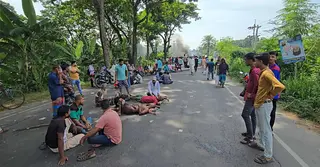 ফরিদপুরে ১২ ঘণ্টা পর অবরোধ স্থগিত,কাল থেকে আবার অবরোধের ঘোষণা